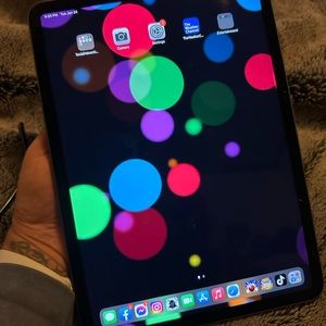 2022 128gb 11 inch iPad Pro with Magic Keyboard